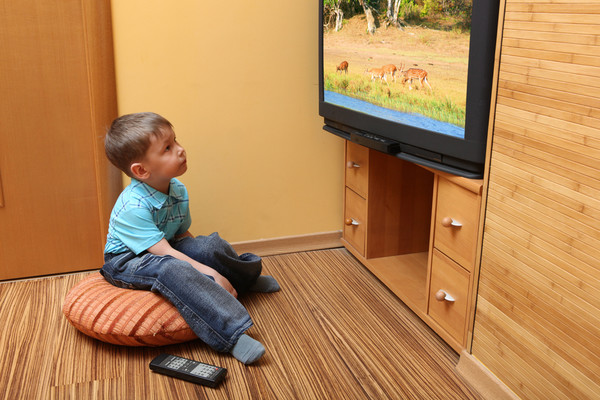 Нужен ли телевизор малышу?